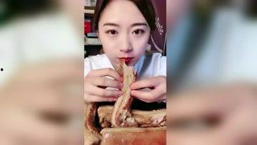 娱乐吃瓜酱女生自由,揭秘女生自由生活的秘密花园